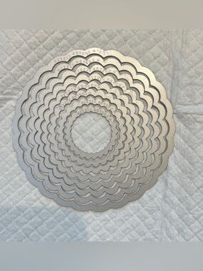 Sizzix Nested 8 Scalloped Circle Metal Cutting Dies